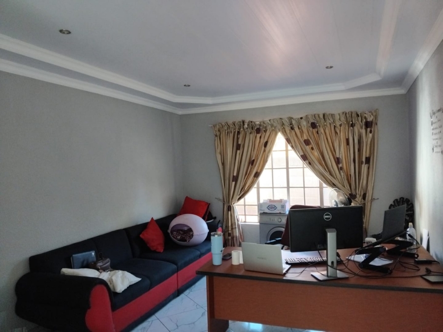 4 Bedroom Property for Sale in Safari Gardens North West